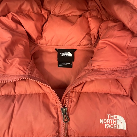 The North Face Women's puffer size SM coral pink colour - Picture 2 of 2